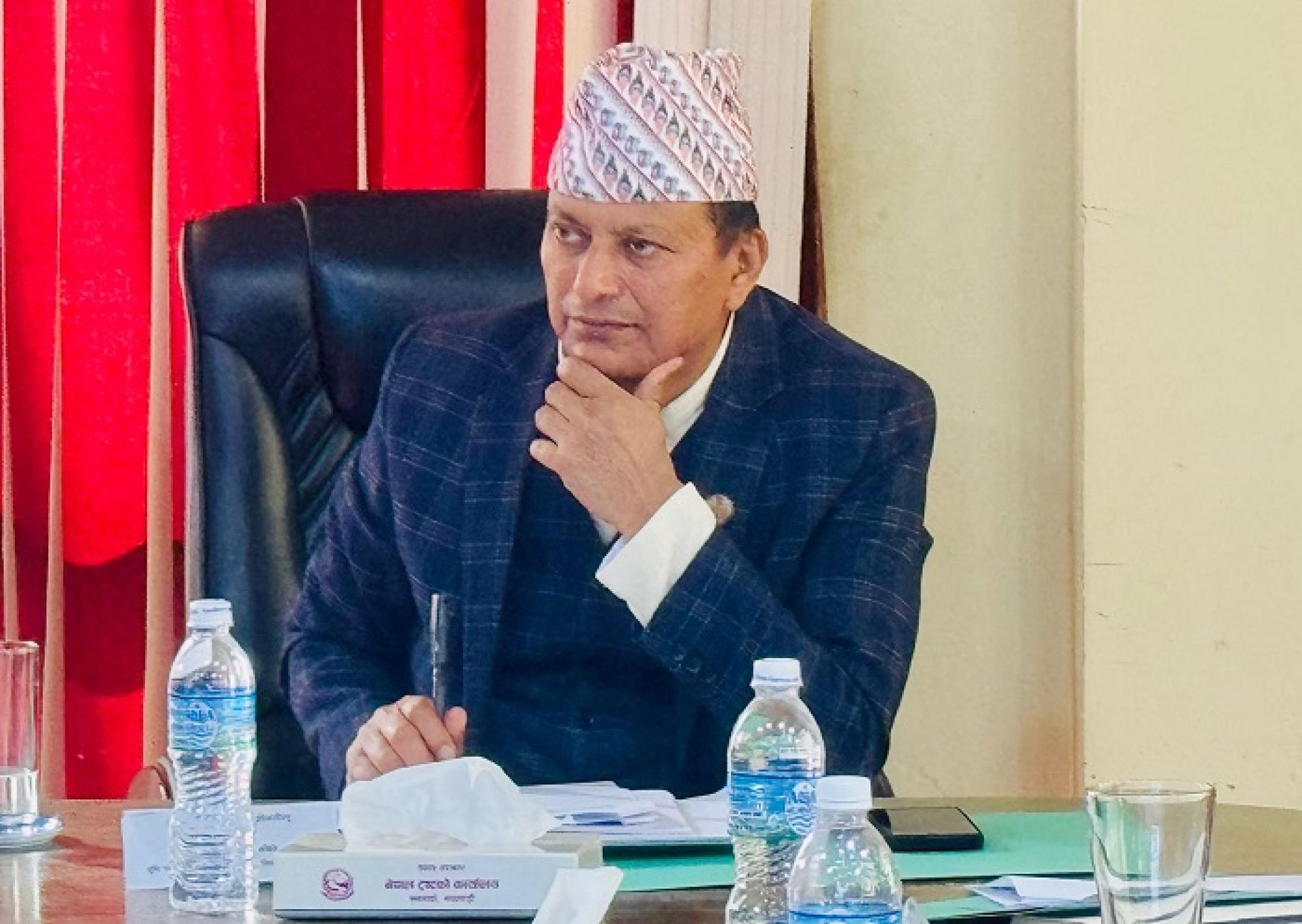 भूमिहिन दलित र सुकुम्बासीलाई सरकारले लालपुर्जा बितरण गर्छ: मन्त्री अधिकारी 